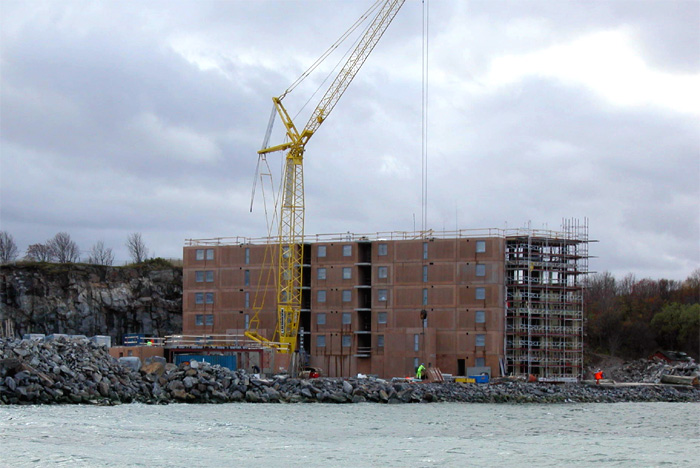 Fasade fra sj&oslash;siden