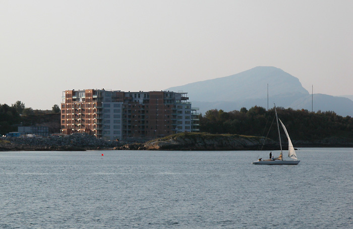 Fasade fra sj&oslash;siden